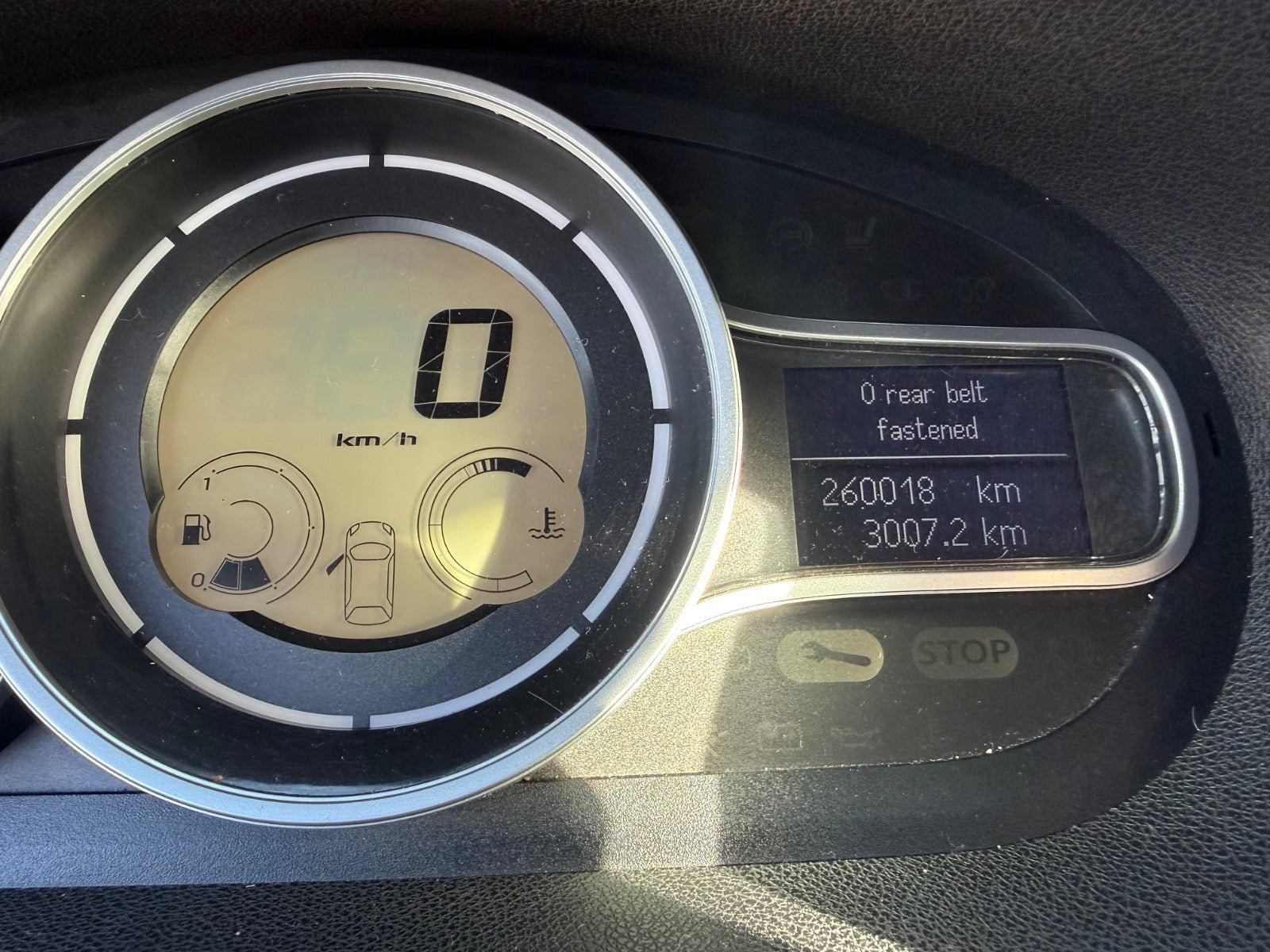 Grå Renault Megane III fra 2011