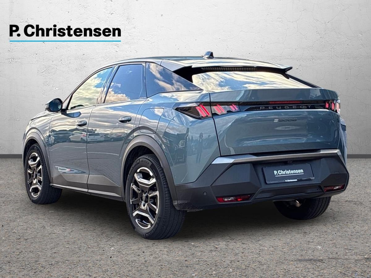Blå Peugeot e-3008 fra 2025