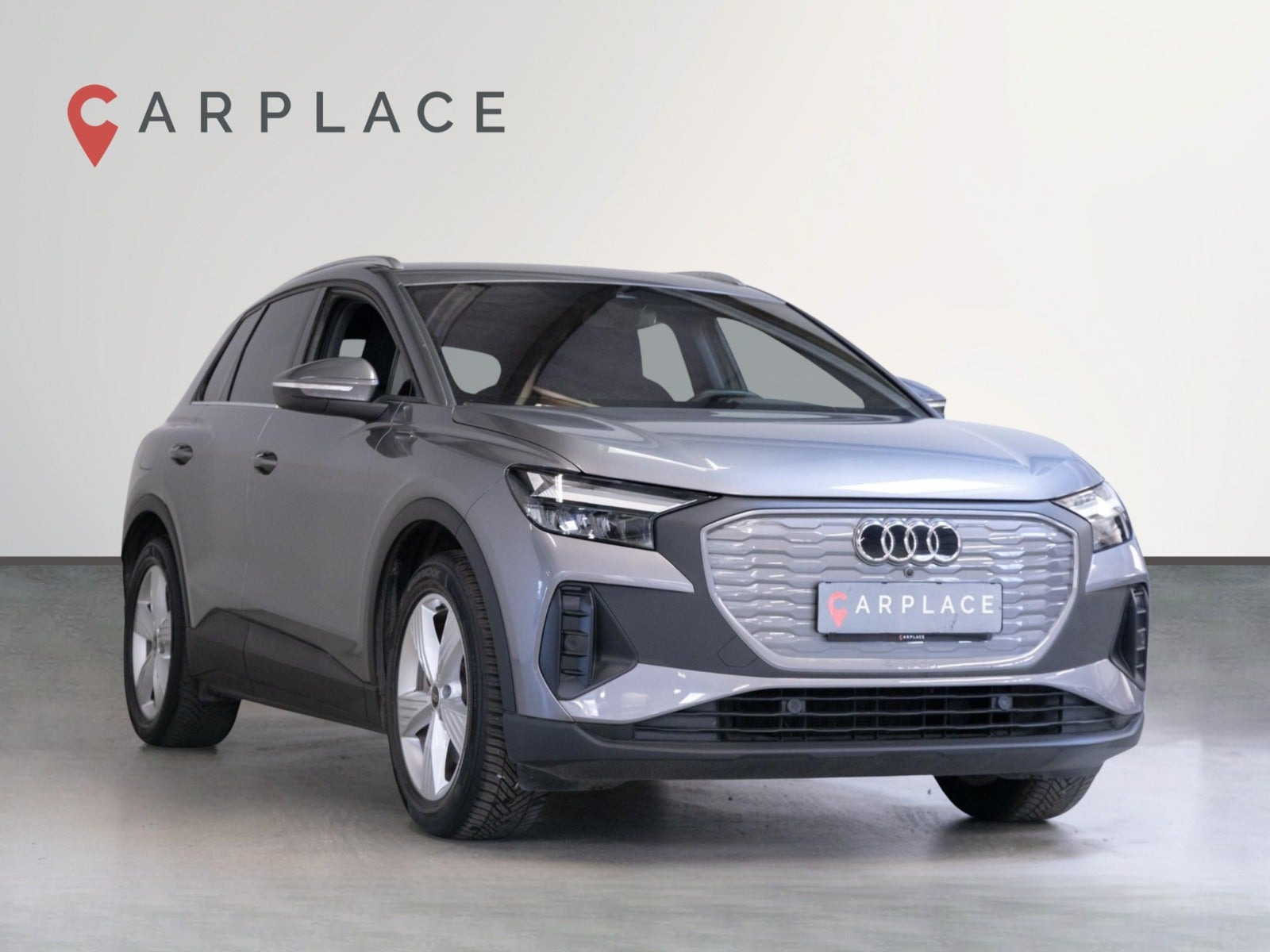 Grå Audi Q4 e-tron fra 2024
