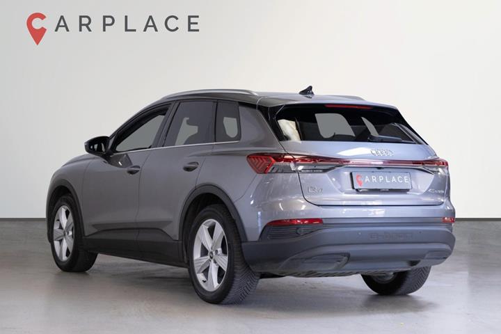 Grå Audi Q4 e-tron fra 2024