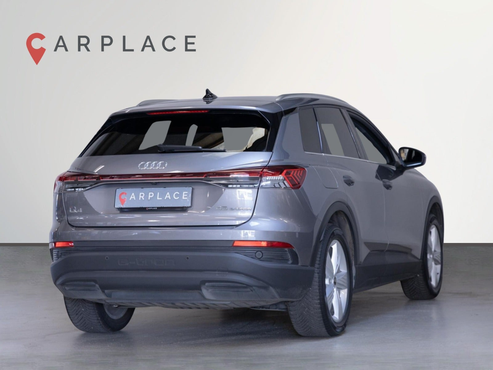 Grå Audi Q4 e-tron fra 2024