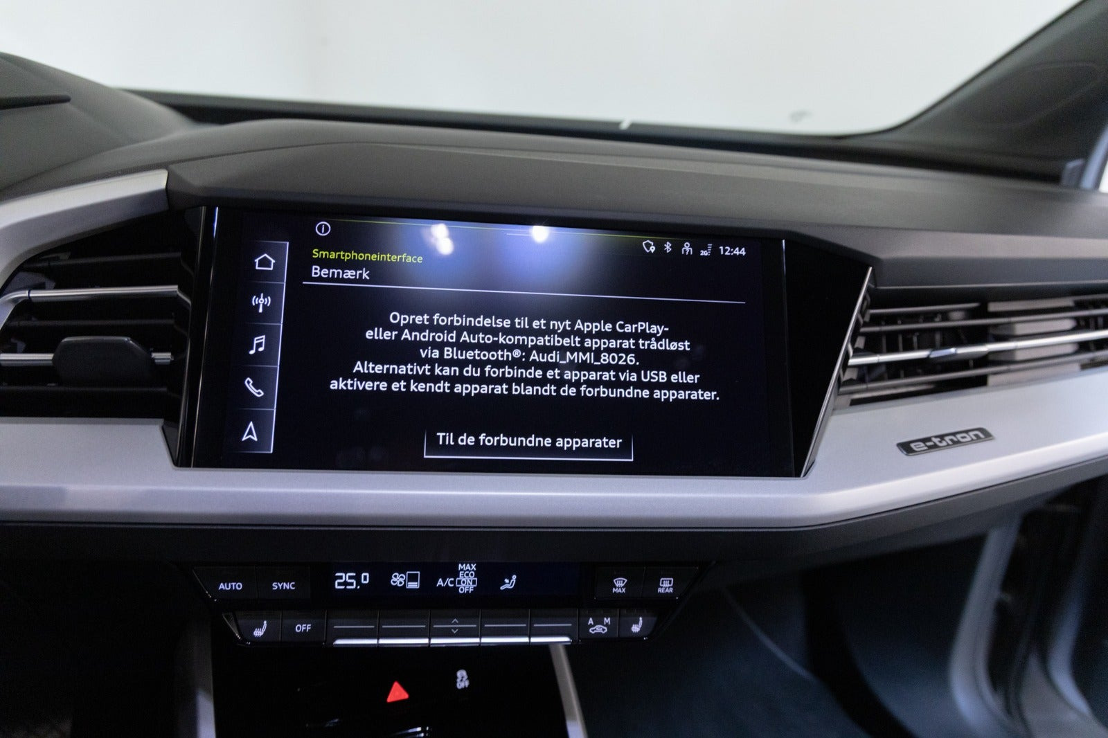Grå Audi Q4 e-tron fra 2024
