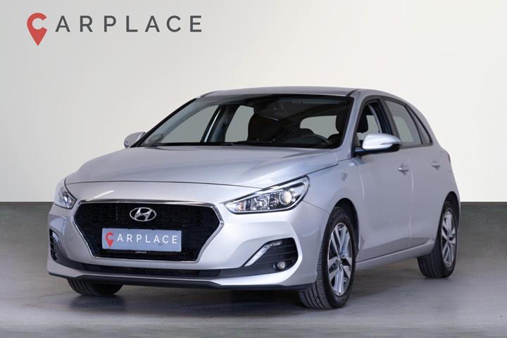 Sølv Hyundai i30 fra 2020