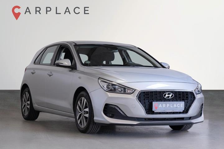 Sølv Hyundai i30 fra 2020