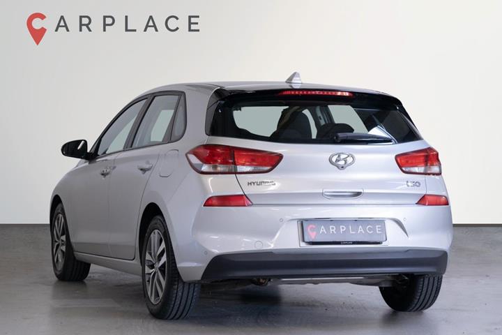 Sølv Hyundai i30 fra 2020