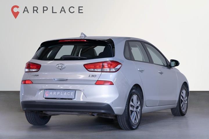 Sølv Hyundai i30 fra 2020