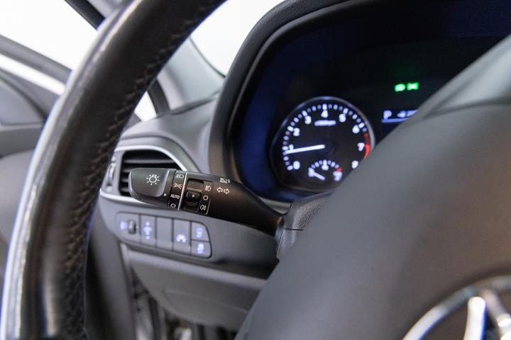 Sølv Hyundai i30 fra 2020
