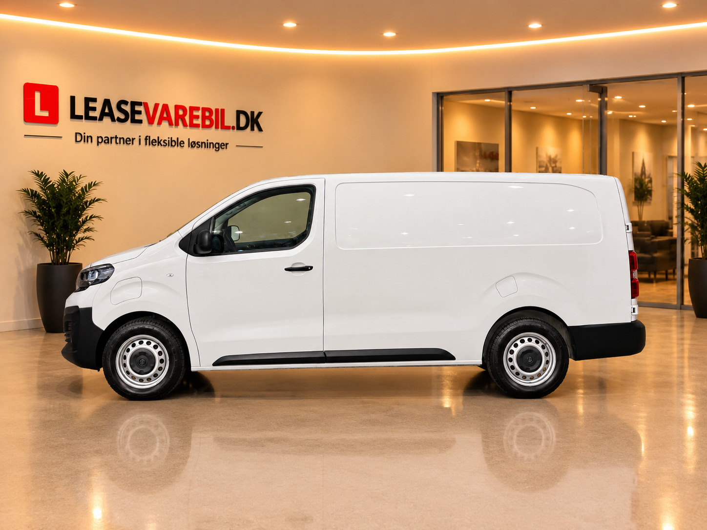Hvid Opel Vivaro-e fra 2026