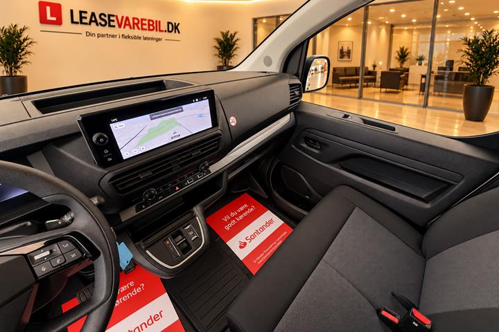 Hvid Opel Vivaro-e fra 2026