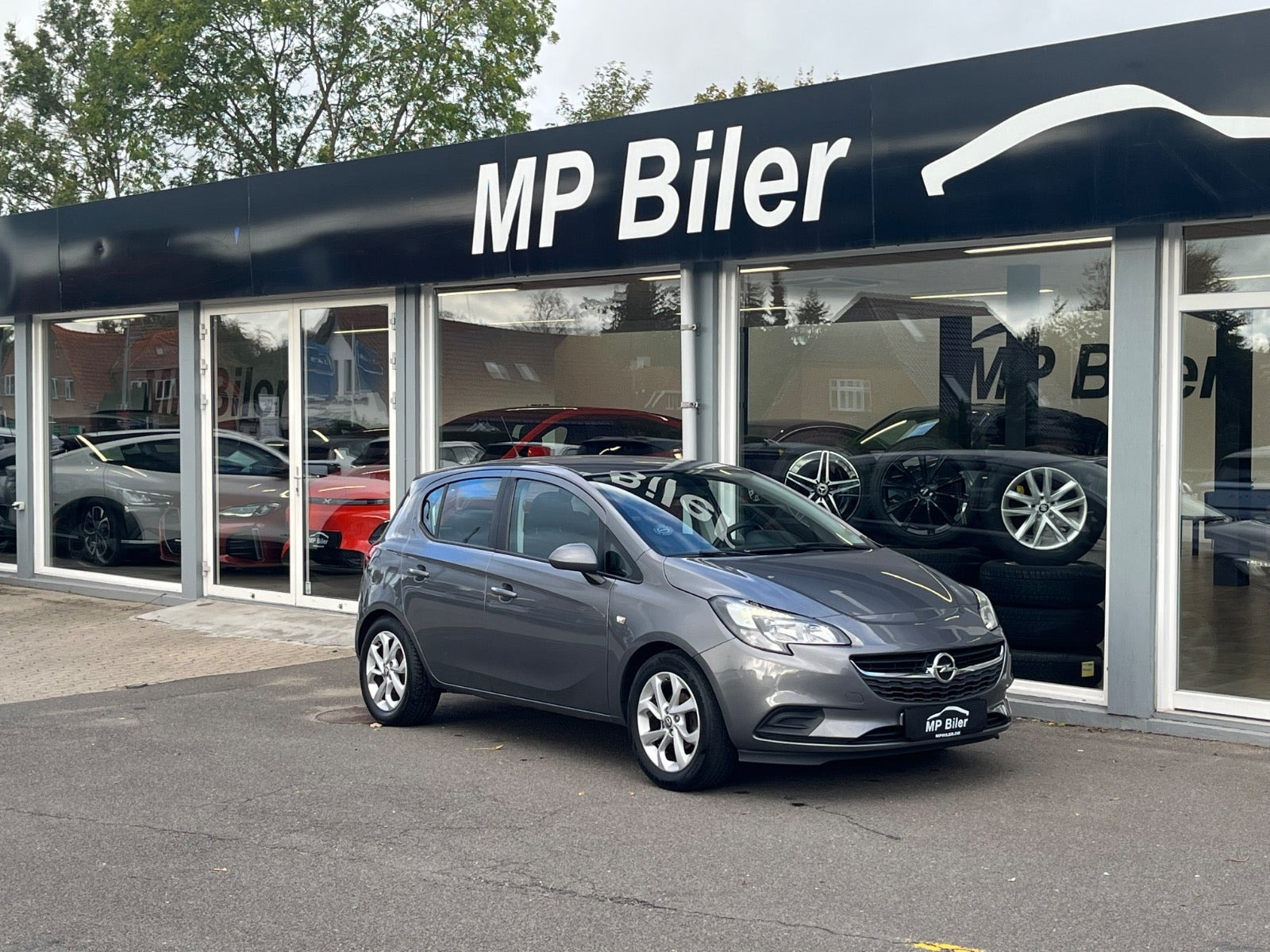 Grå Opel Corsa fra 2016