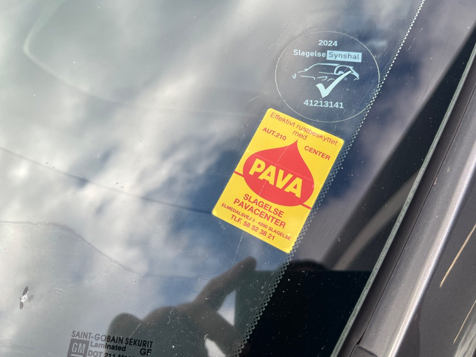 Grå Opel Corsa fra 2016