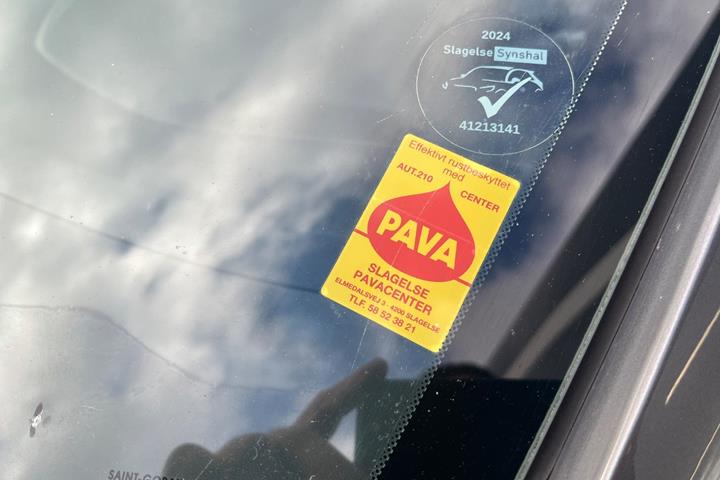 Grå Opel Corsa fra 2016
