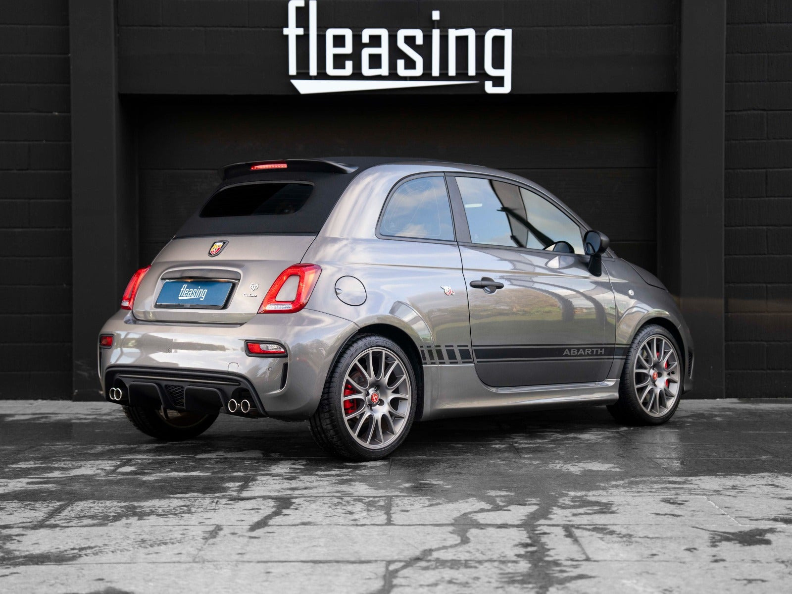 Grå Abarth 695C fra 2023