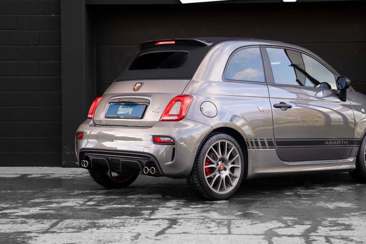 Grå Abarth 695C fra 2023