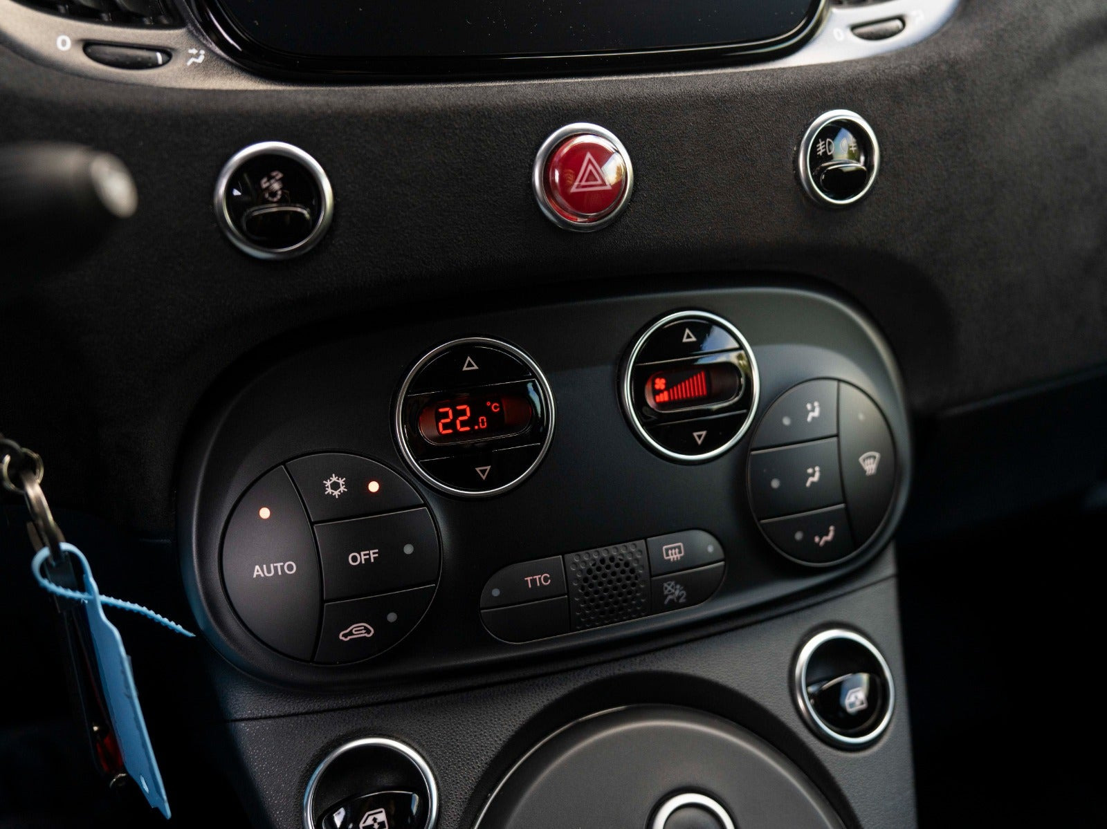 Grå Abarth 695C fra 2023