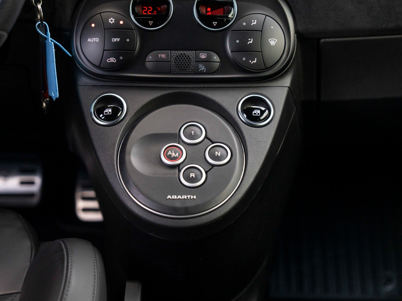 Grå Abarth 695C fra 2023