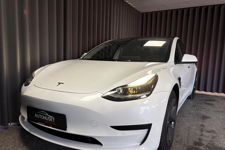 Sort Tesla Model 3 fra 2021