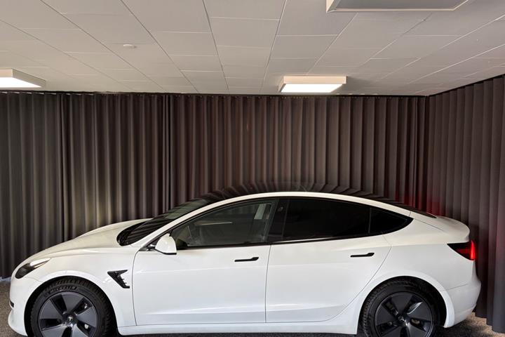 Sort Tesla Model 3 fra 2021