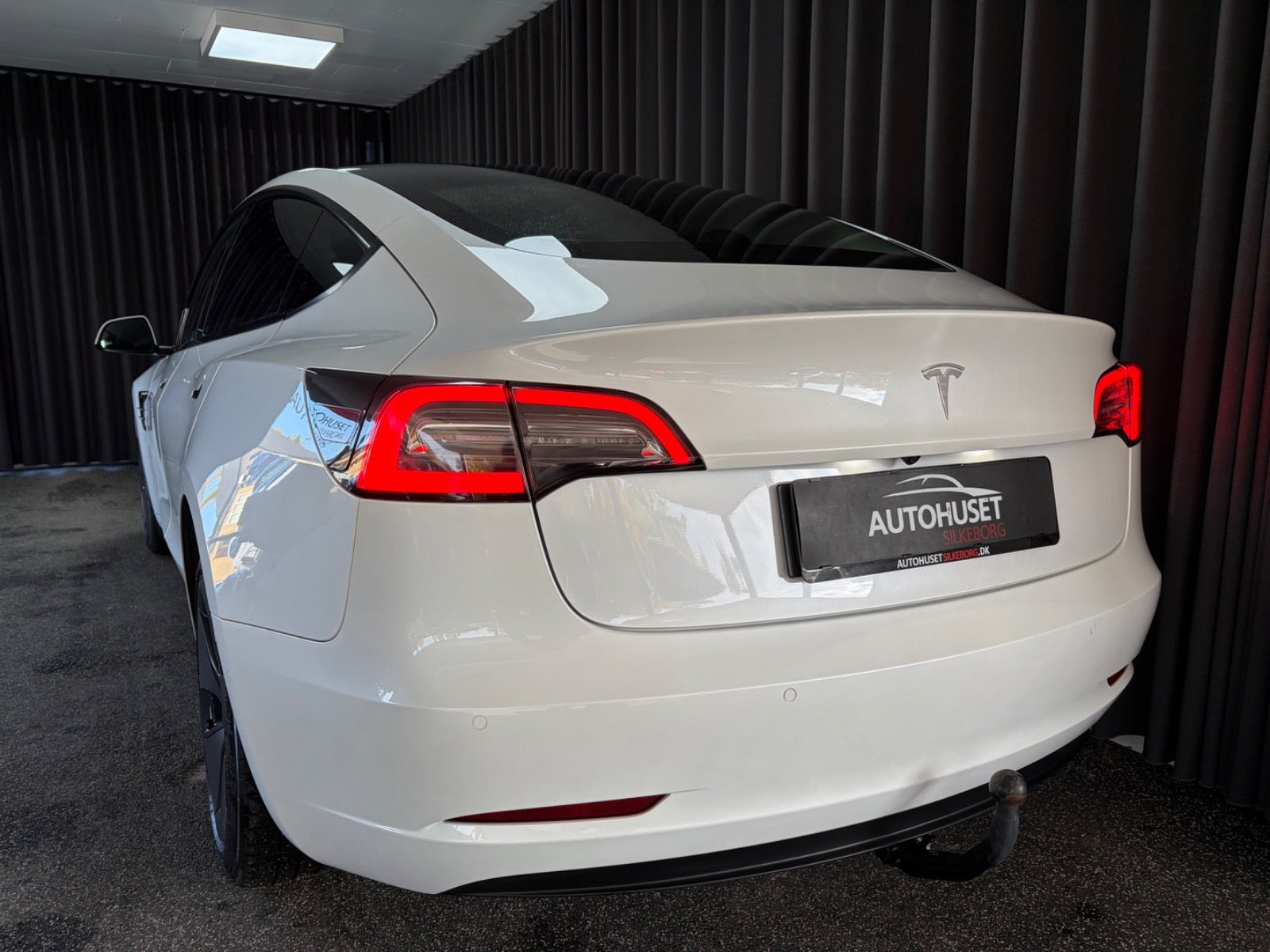 Sort Tesla Model 3 fra 2021