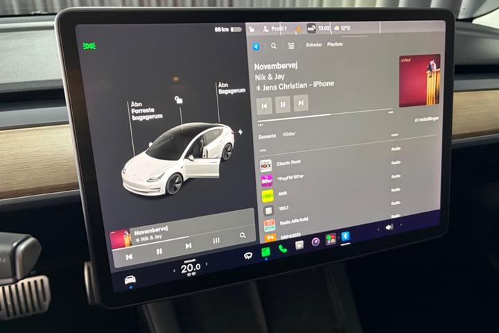 Sort Tesla Model 3 fra 2021