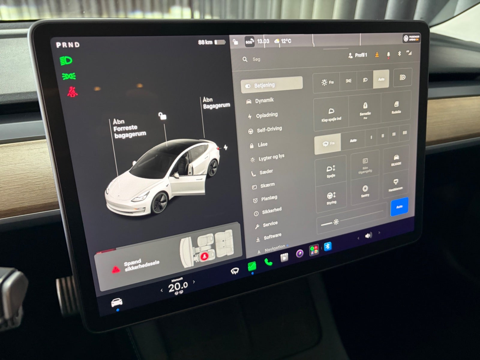 Sort Tesla Model 3 fra 2021