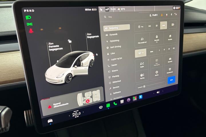 Sort Tesla Model 3 fra 2021