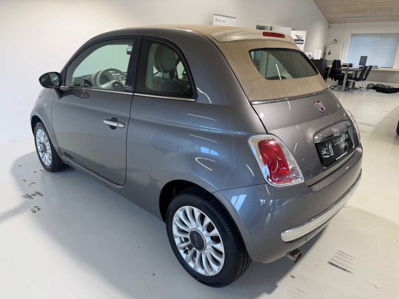Grå Fiat 500C fra 2014