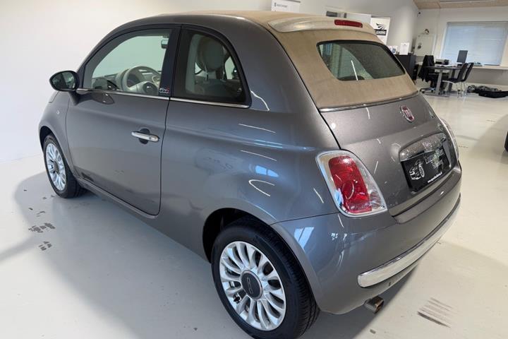 Grå Fiat 500C fra 2014