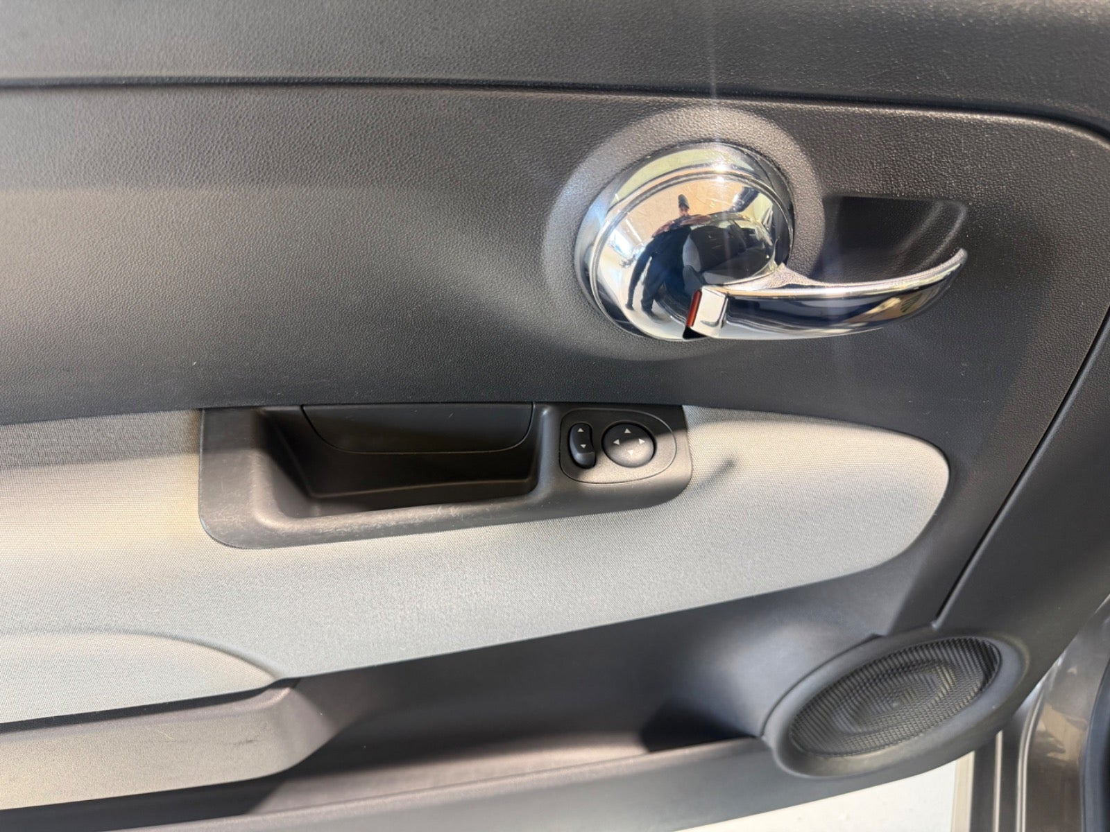 Grå Fiat 500C fra 2014
