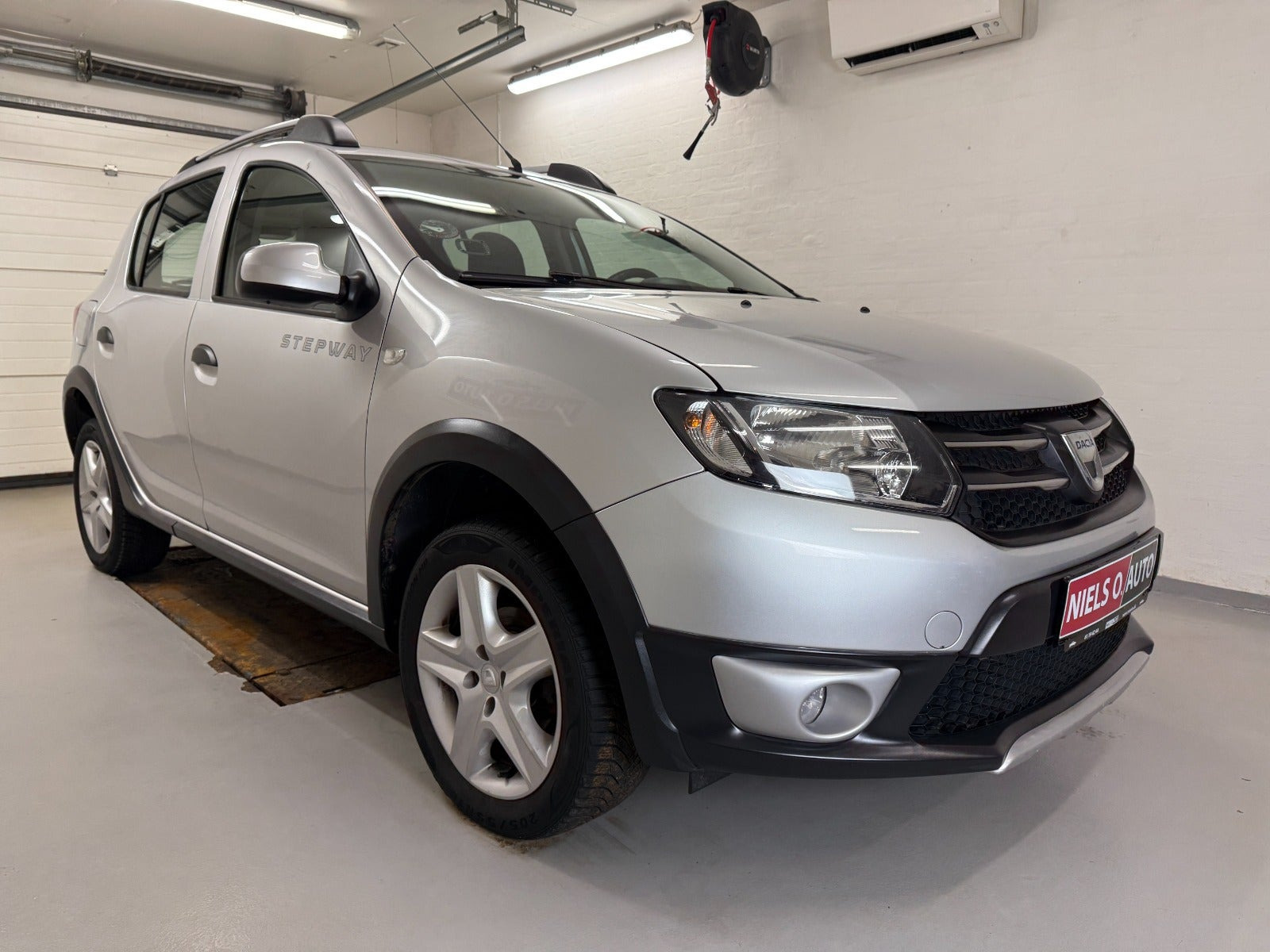 Sølv Dacia Sandero Stepway fra 2015