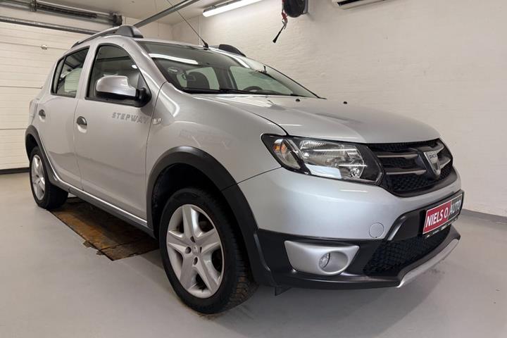 Sølv Dacia Sandero Stepway fra 2015
