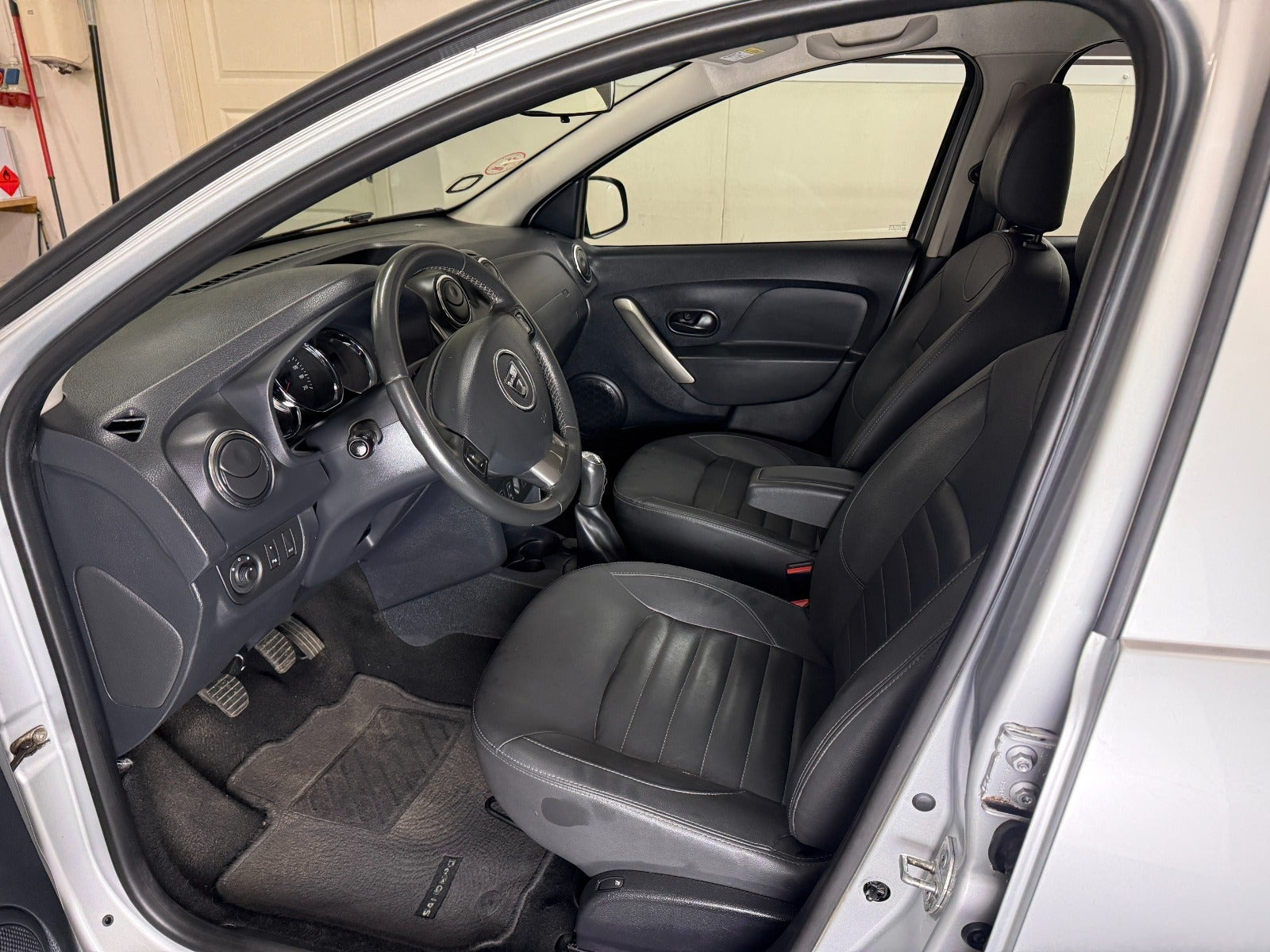 Sølv Dacia Sandero Stepway fra 2015