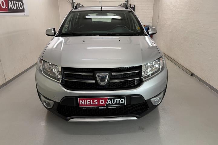 Sølv Dacia Sandero Stepway fra 2015