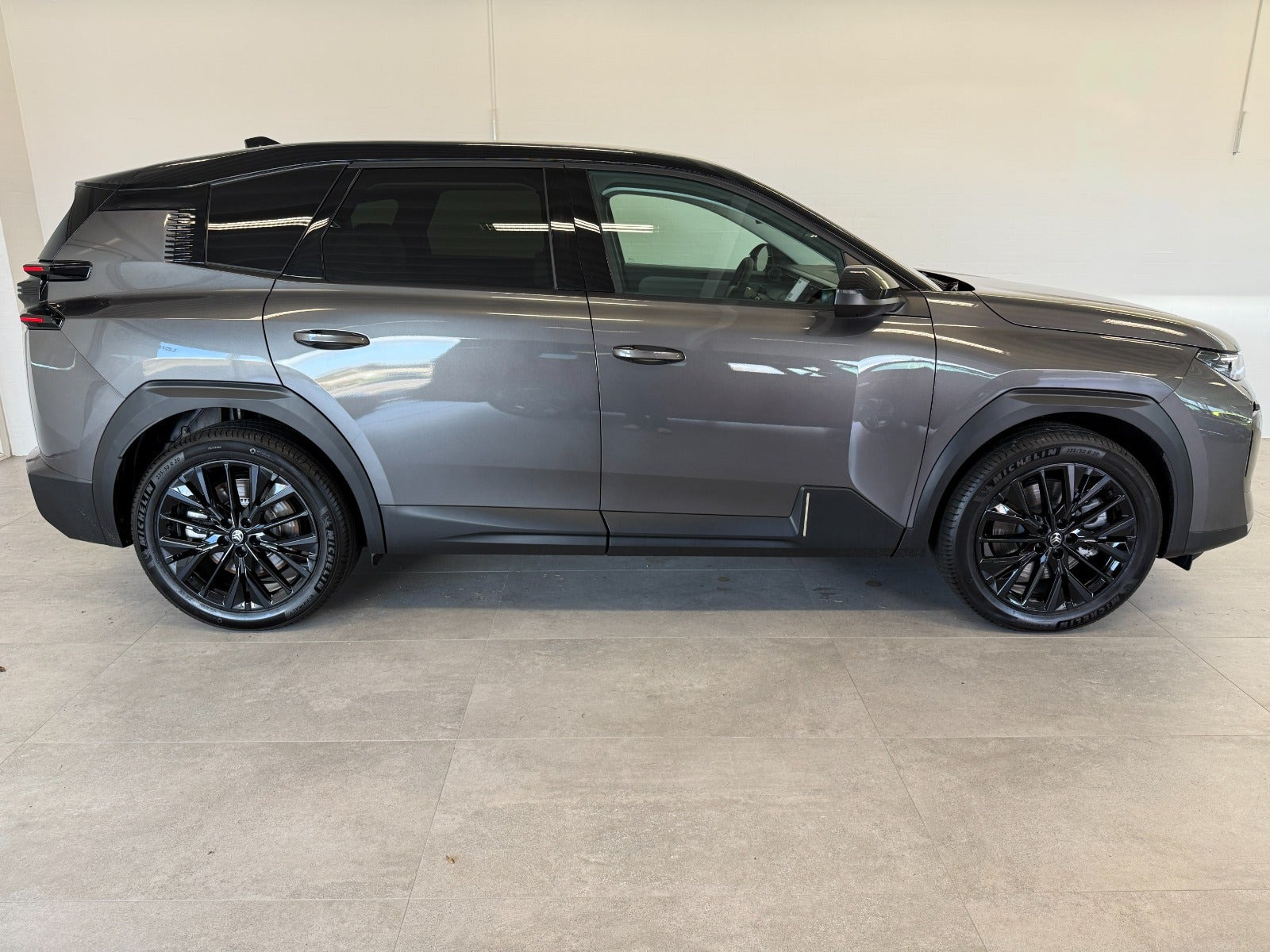 Grå Citroën ë-C5 Aircross fra 2026