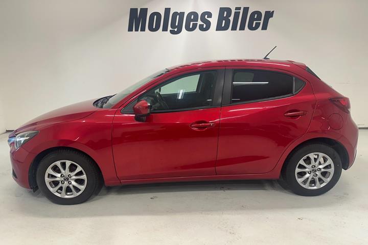 Rød Mazda 2 fra 2015