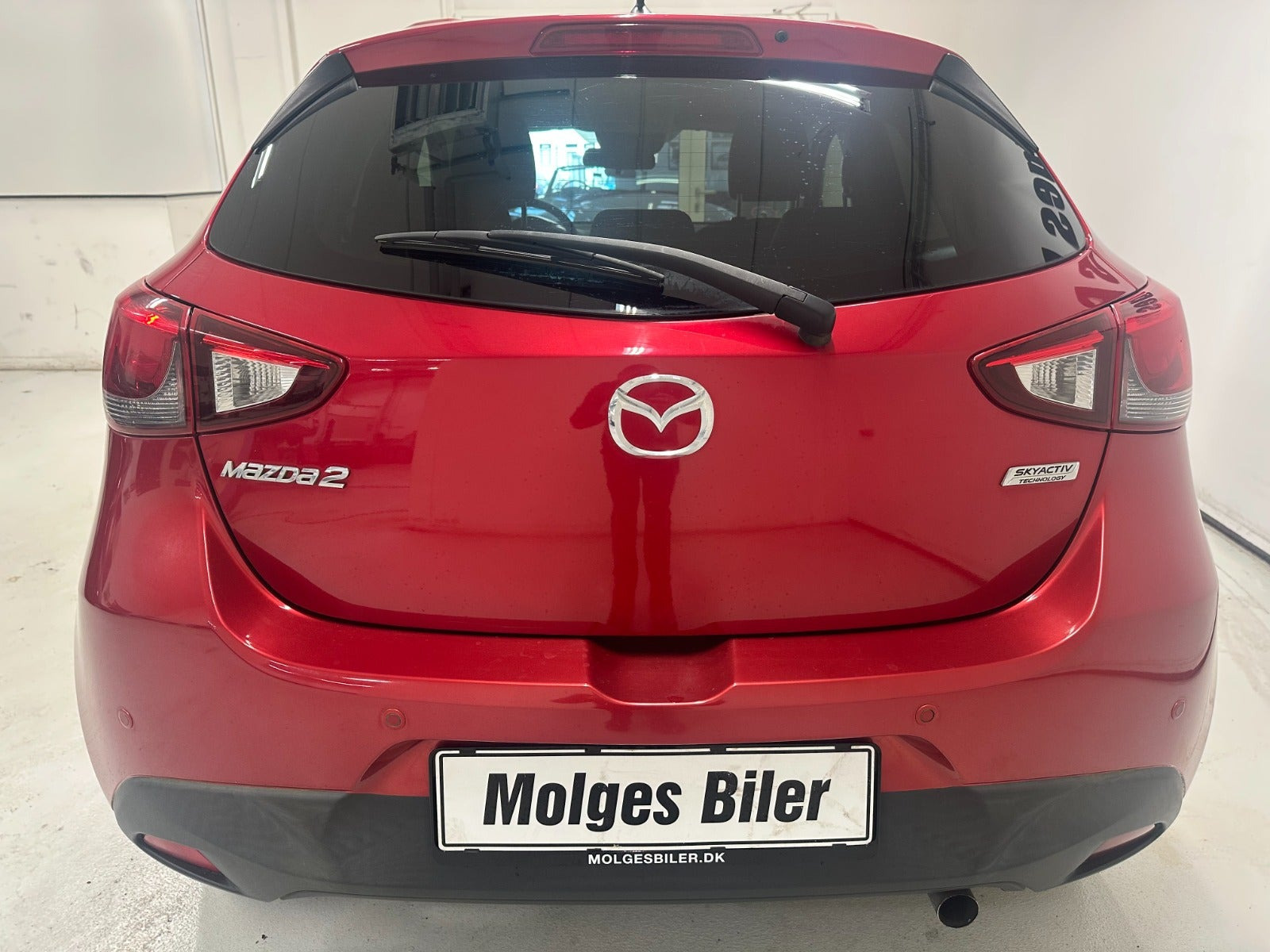 Rød Mazda 2 fra 2015