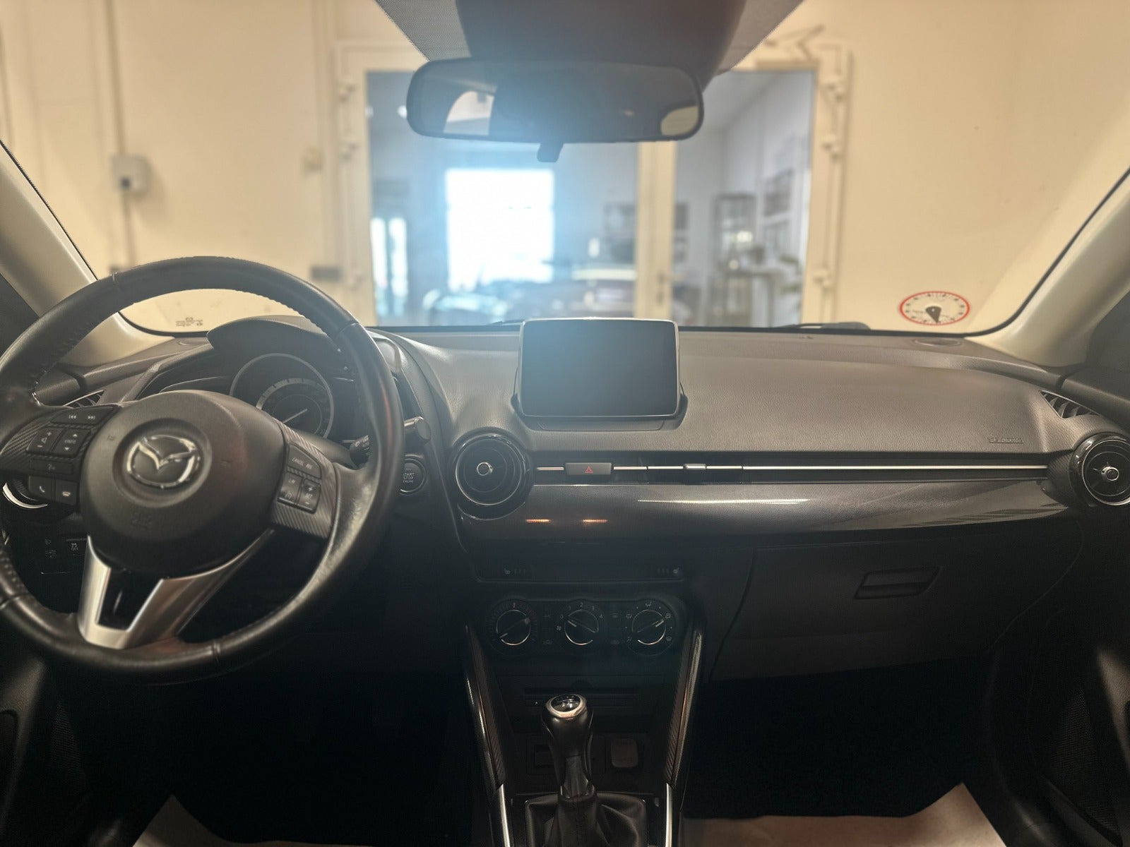 Rød Mazda 2 fra 2015