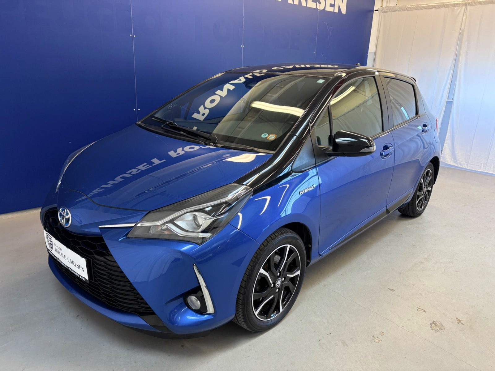 Blå Toyota Yaris fra 2017