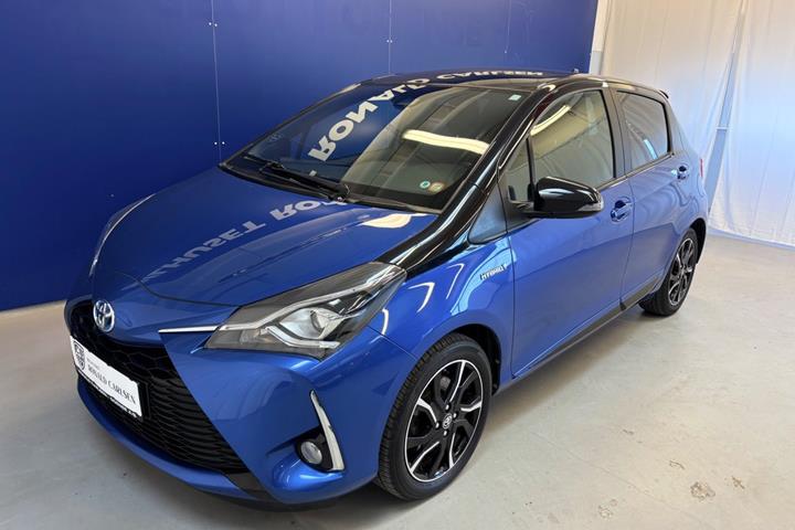 Blå Toyota Yaris fra 2017