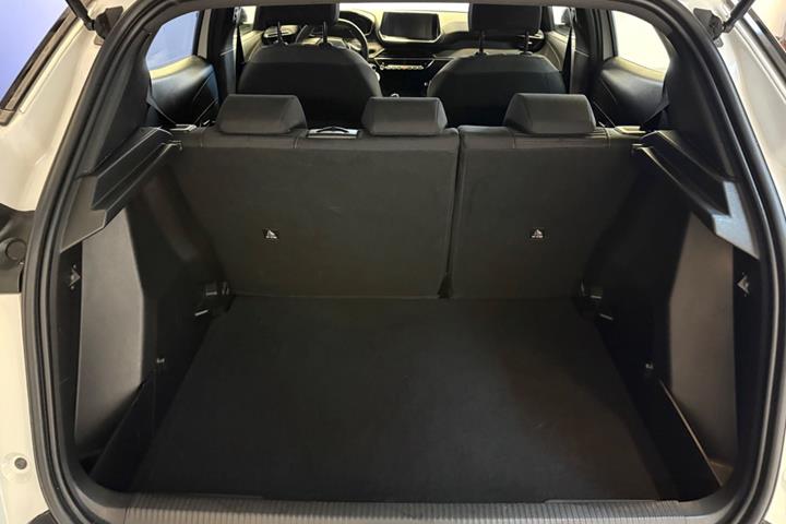 Hvid Peugeot 2008 fra 2023