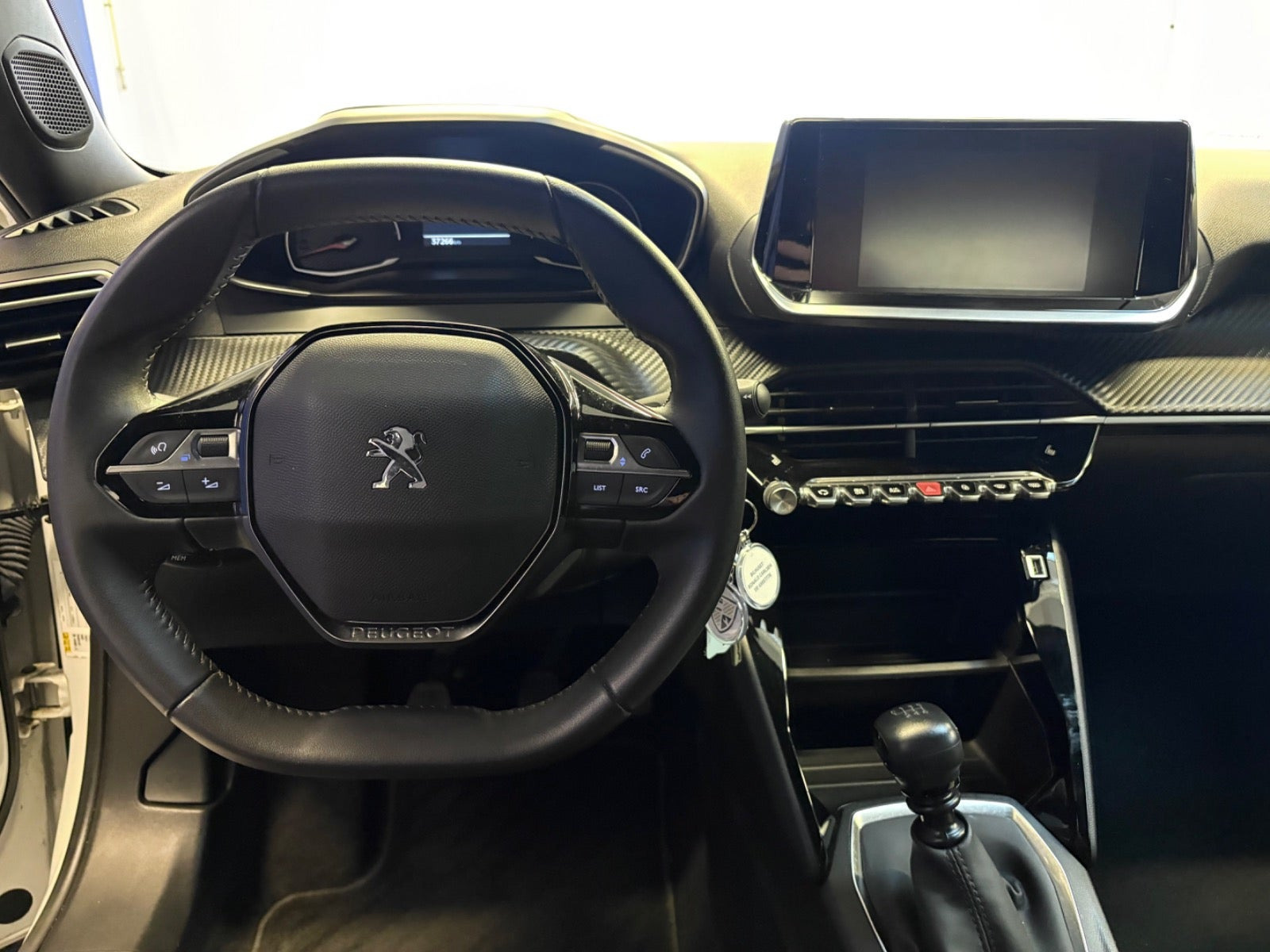 Hvid Peugeot 2008 fra 2023