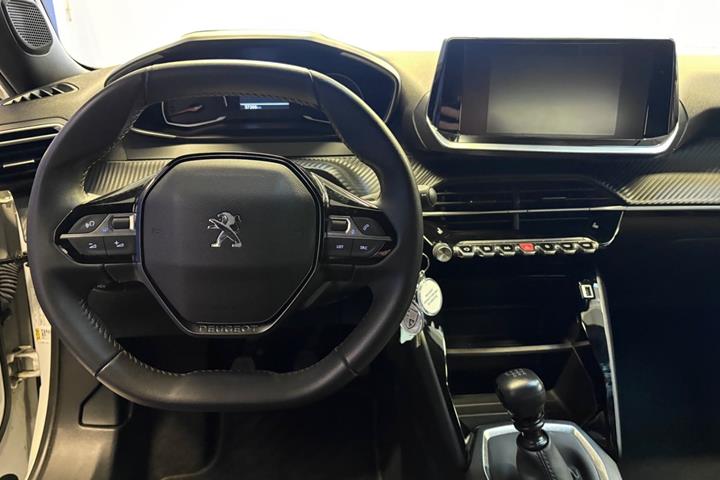 Hvid Peugeot 2008 fra 2023