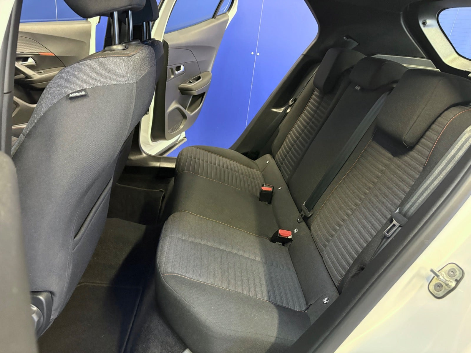 Hvid Peugeot 2008 fra 2023