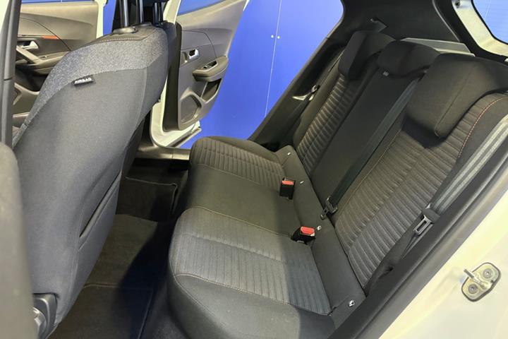 Hvid Peugeot 2008 fra 2023