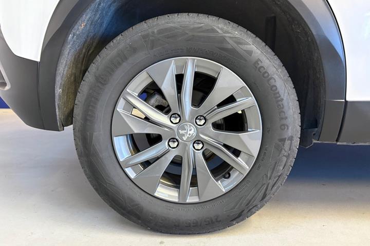 Hvid Peugeot 2008 fra 2023