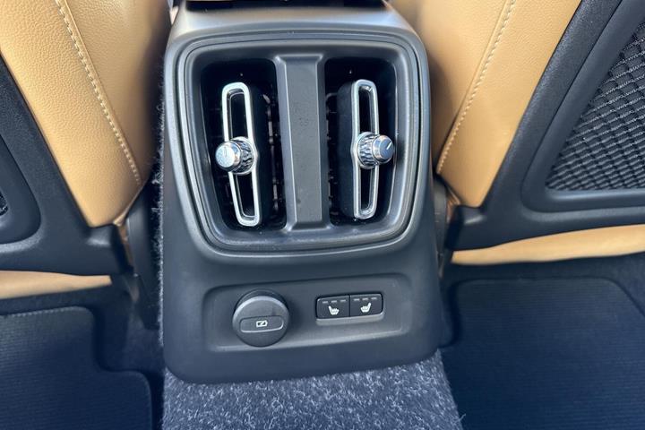 Sort Volvo XC40 fra 2021