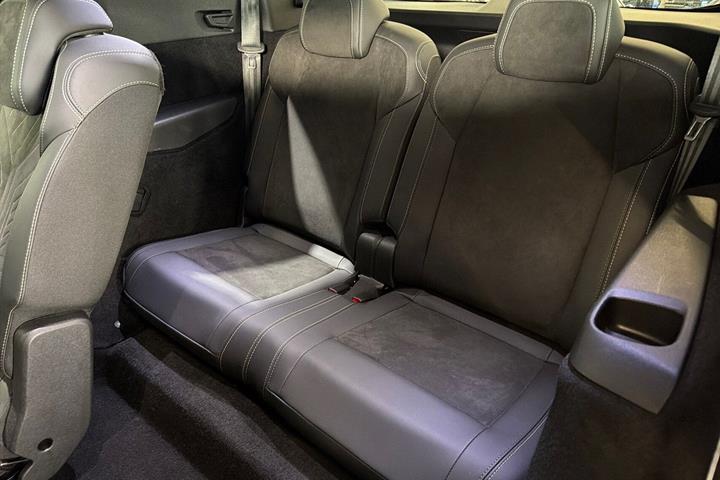 Sort Peugeot e-5008 fra 2025