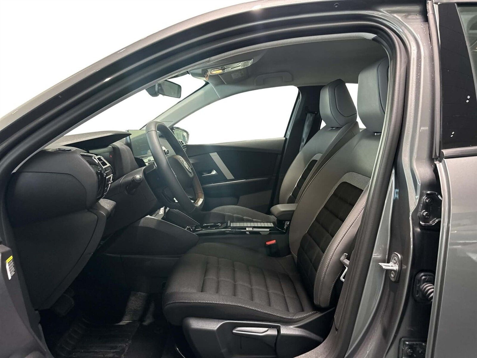 Grå Citroën ë-C4 X fra 2025