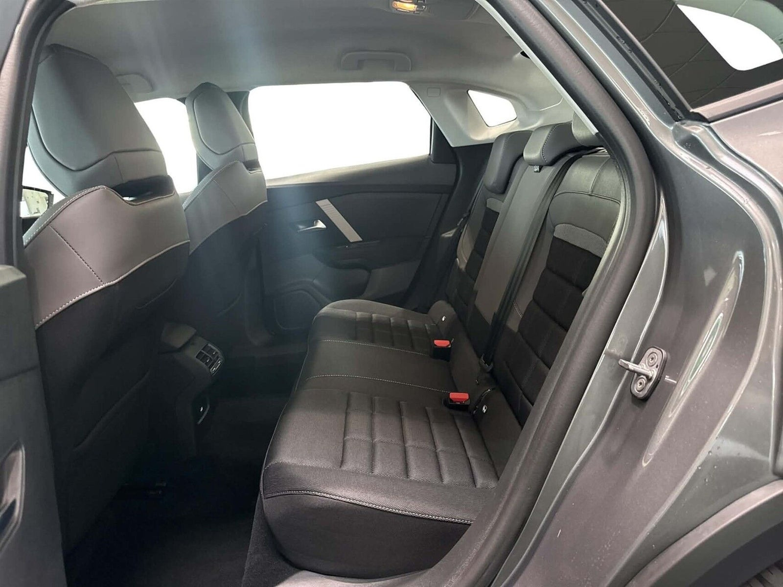 Grå Citroën ë-C4 X fra 2025
