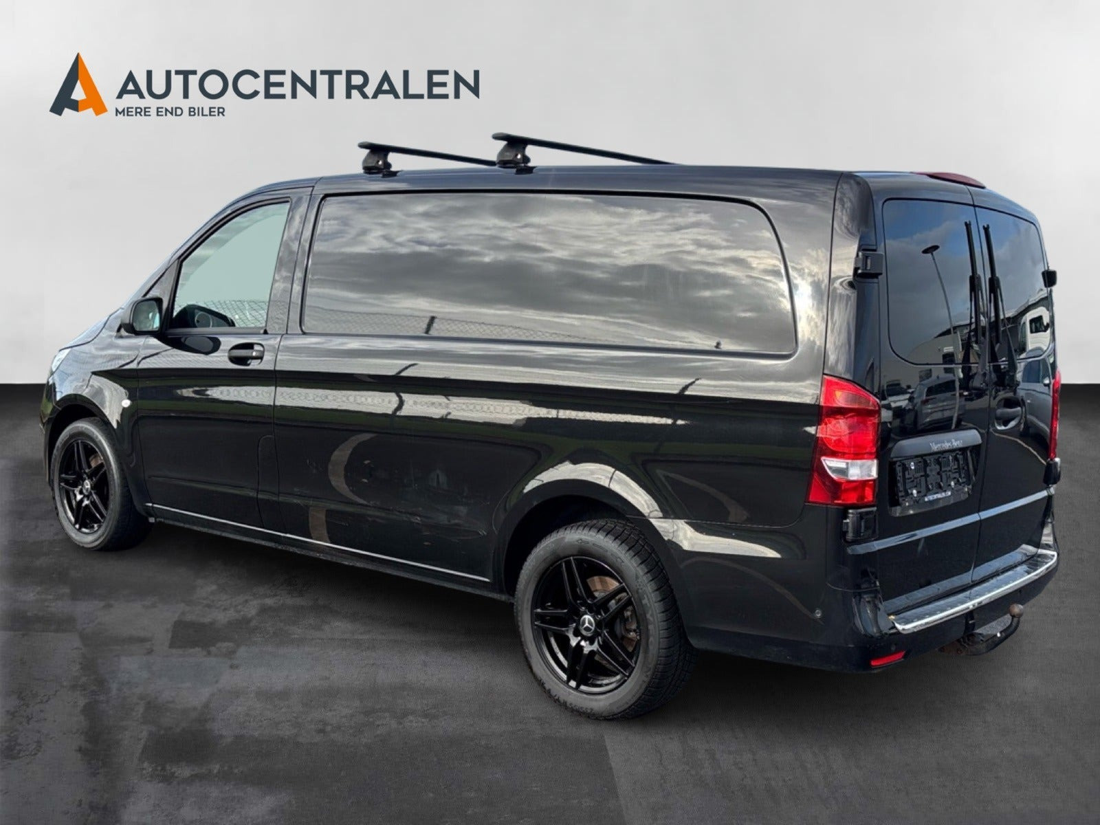 Sort Mercedes Vito 119 fra 2019